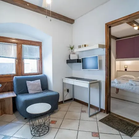 Old Town Apartment, 50m From Sea Lovran