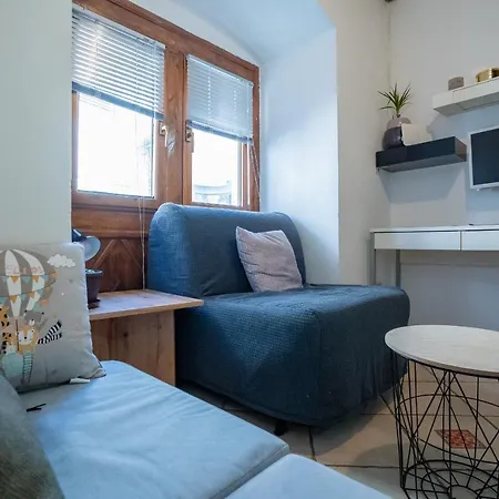 Old Town Apartment, 50m From Sea Lovran
