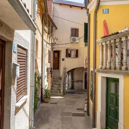 Apartment Old Town Apartment, 50m From Sea *