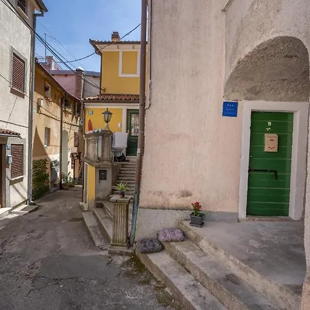 Old Town Apartment, 50m From Sea *